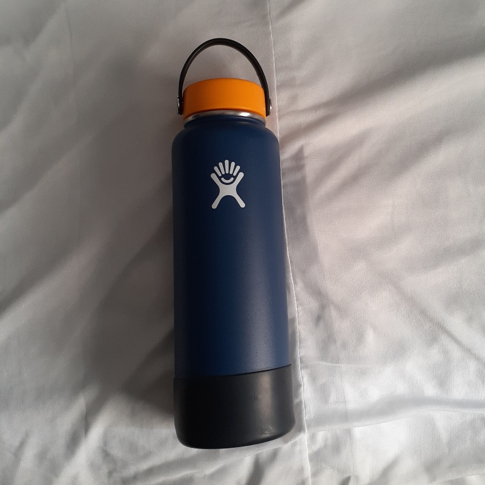 Hydro Flask 40oz water bottle